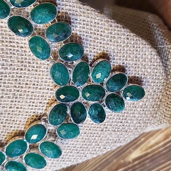 Amazing Simulated Emerald Necklace - NWOT - Adjustable - Picture 2 of 7